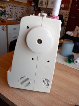 Šicí  stroj Luczvik - 2