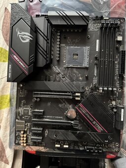 ASUS ROG STRIX B550-F GAMING - 2