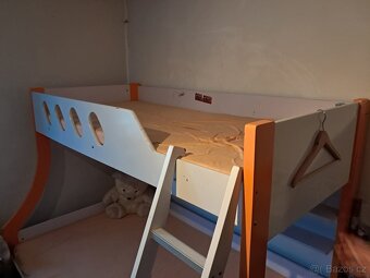 Dvoupatrová postel pro 3 děti - 2