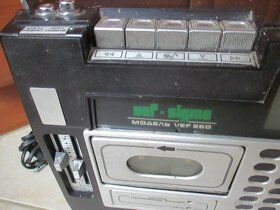 Nabízím retro radio Vef -Sigma. Radio nehraje a přerávání ka - 2