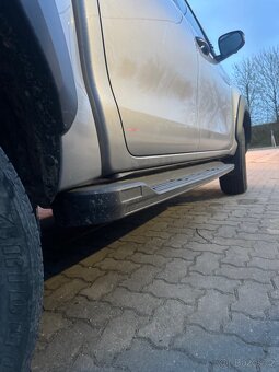 Hilux nášlapy - 2