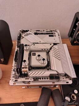 ASUS ROG MAXIMUS Z790 APEX - 2