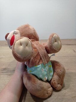 Lezouci medvídek Vtech - 2