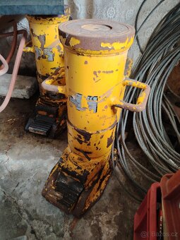 Hevery pro zvedání strojů. 25 T - 2