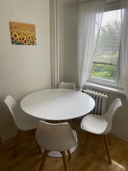 Jídelní stůl a židle - 2
