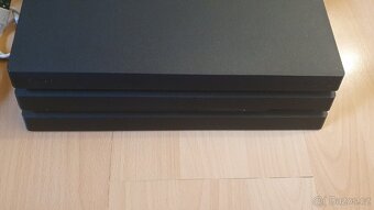 Playstation 4 pro paměť 1tb v super stavu - 2