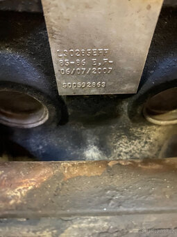 Ford 302 motor EFI V8 + převodovka C4 kompletní s příslušens - 2