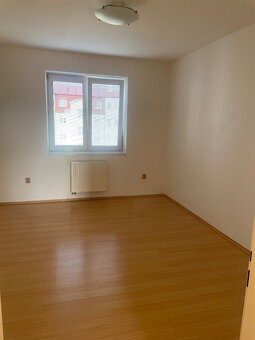 Pronájem bytu Kroměříž 3+1 s balkonem 2.patro a garáž - 2