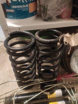 Různé náhradní díly pro auto Škoda 100 - 2