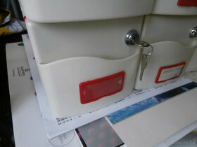 Boxy plastové uzamykatelné 7 ks celek za 400 kč - 2