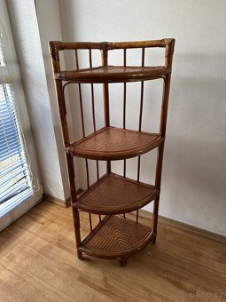 Ratanová police - 2