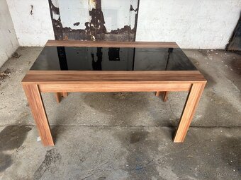 Jídelní stůl ořech - 2