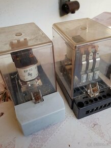 Relé RP92 spínač BT11,  pojistky , pouzdra, kryty - 2
