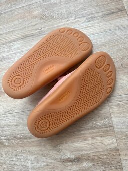 Barefoot Froddo - 2