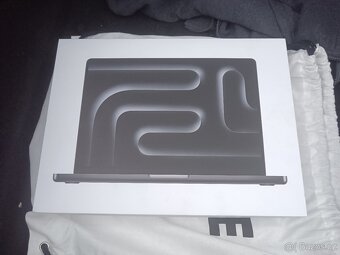 Prázdná krabice Apple Macbook pro 14" 2026 - 2