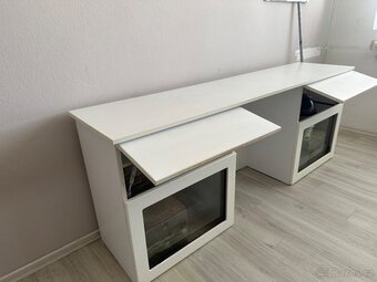 Stůl s akváriem - 2