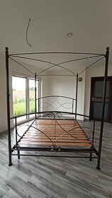 Postel s baldachýnem z tepaného železa 160x200 - 2