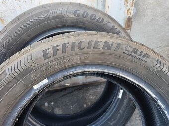 17"zánovní letní pneu Goodyear 215/55/17 6000Kč/4ks - 2