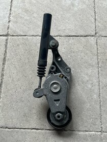 Napínací element s tlumičem Orig.VW 038903315c. Top stav - 2