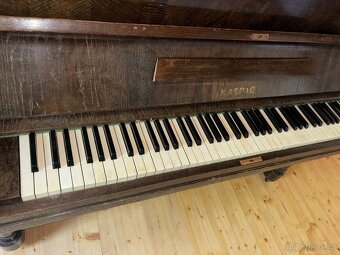 Prodám starší akustické piano – krásný zvuk, plně funkční - 2