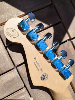 Fender Stratocaster Sonic Blue Limited Edition - 2