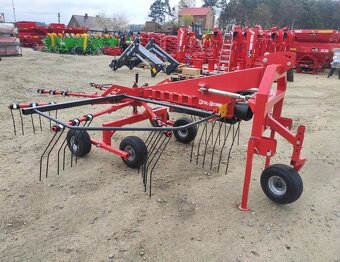 Rotorový shrnovač sena za traktor 3,6m - 2