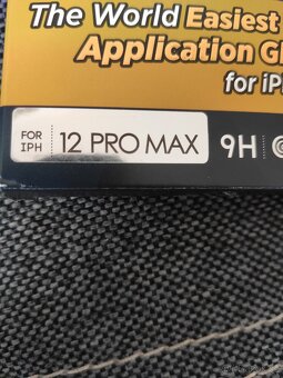 Tvrzené sklo pro iPhone 12 PRO MAX.dva kusy v krabici. - 2