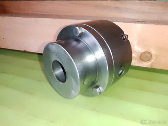 Univerzalni sklicidlo TOS 125/4 otoč.čelisti + priruba - 2