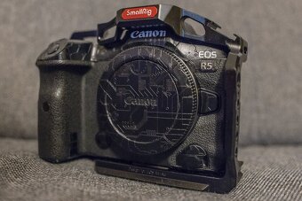 Canon EOS R5 + Smallrig klec + 128Gb CFexpres karta - 2