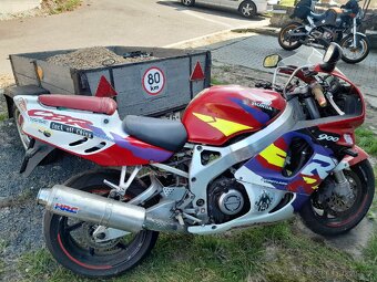 Honda FireBlade CBR 900 SC33 - 2