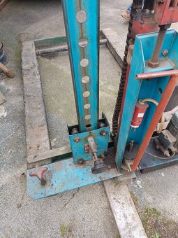 Prodám mobilní nůžkový zvedák - 2