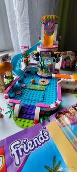 LEGO® Friends 41313 Letní bazén v městečku Heartlake - 2