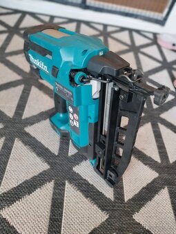 Prodám hřebíkovačka Makita DBN600RTJ - 2
