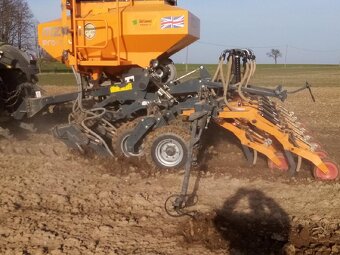 Mzuri secí stroj-strip till (pásové zpracování půdy) - 2