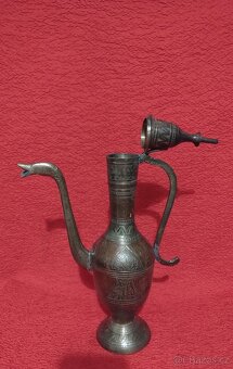 Mosazná konvička a měděný talíř - 2