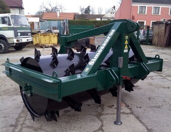 Válec na pastviny - 2