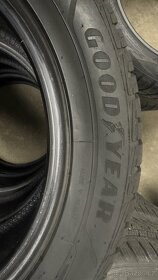 Zimní pneu 215/55/17 Goodyear (4ks) - 2