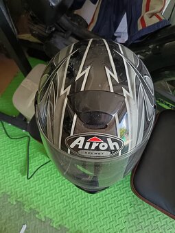 Helma na motorku chopper Airoh cerna kolo - 2