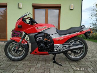 Kawasaki GPZ 900 R - 2