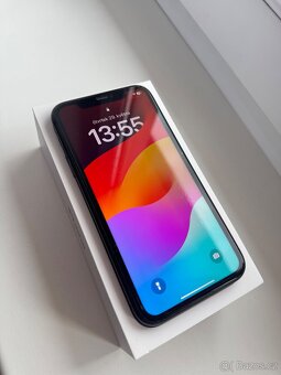 Apple iPhone 11 64GB - 2