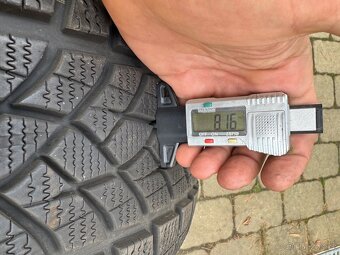 Dvě zimní pneu 235/50/20 GoodYear - 2