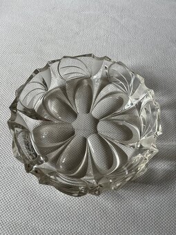 krásná broušená mísa - 2