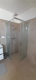 Sprchovy kout 1 rok stáří - 2