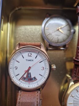 Prodám panske,dámské hodinky.Ps.plechova krabice gratis. - 2