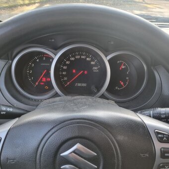 Suzuki Grand Vitara 2 1.9 DDIS - 2