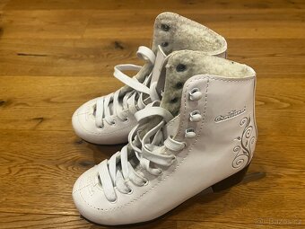 Dětské dámské brusle - 2