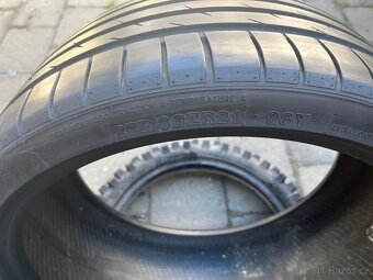 Pneu 275/30ZR21 - 2