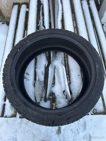 Zimní Dunlop 234/40 r19 - 2