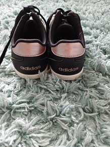 Dámské Adidas vel 37 - 2