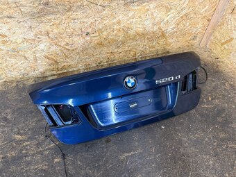 VÍKO KUFRU BMW F10 IMPERIALBLAU BRILLANTEEFEKT - 2